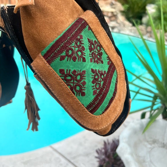 Vintage addiction suede one of a kind boho style bag. - Picture 7 of 7